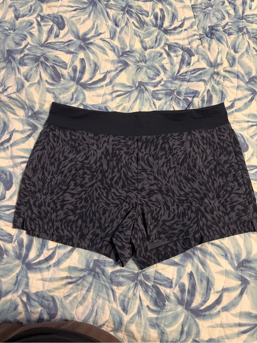 Athleta Trekkie North printed shorts